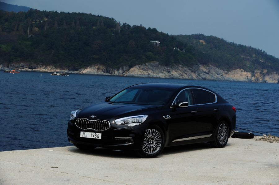  Kia Quoris 2012 года  (фото 32 из 72)